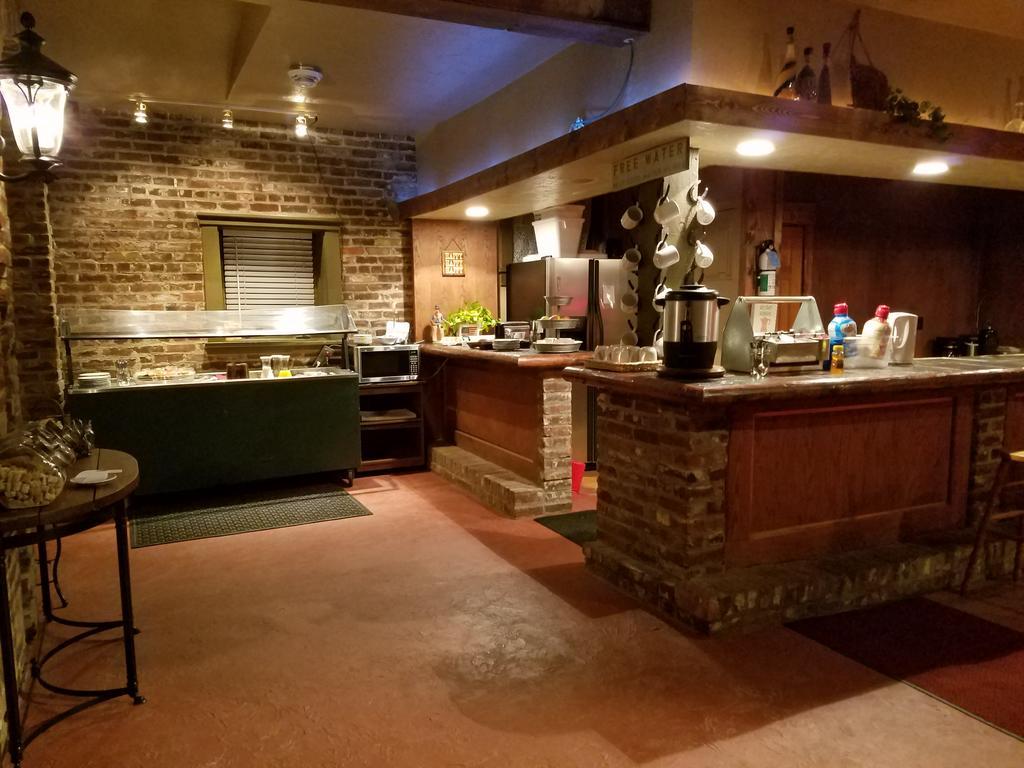 Dakota Spur Hotel Lead Екстериор снимка